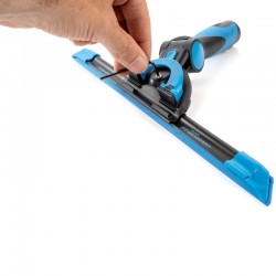 Moerman Excelerator squeegee handle 2.0 for window cleaning